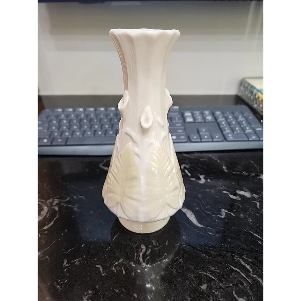Vintage Belleek Porcelain Calla Lily and Leaves Nile Bud Vase 6th Mark 1965-1980